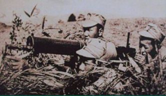 定陶戰(zhàn)役中解放軍機槍手_副本.jpg